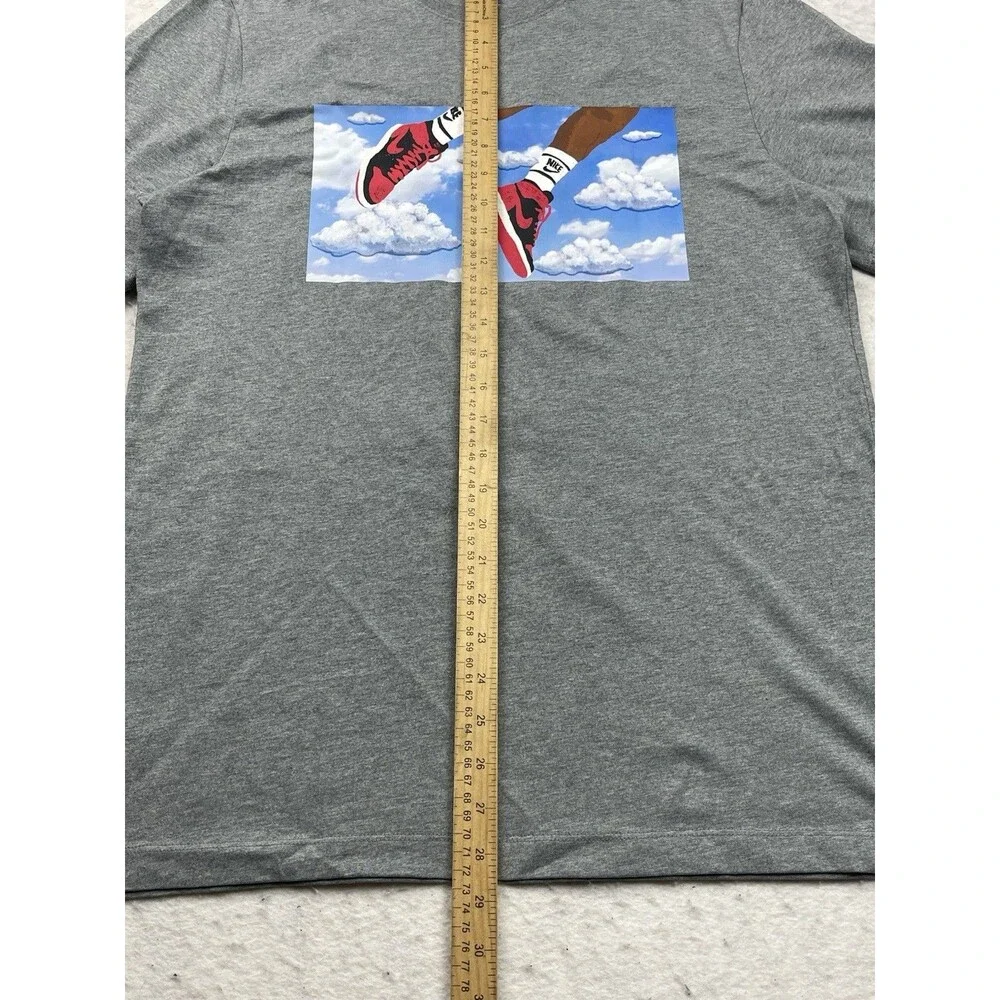 Jordan Flight Essentials Men’s Size Medium Heather Gray Graphic T-Shirt